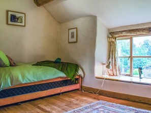 3 bedrooms, free WiFi, bed sheets