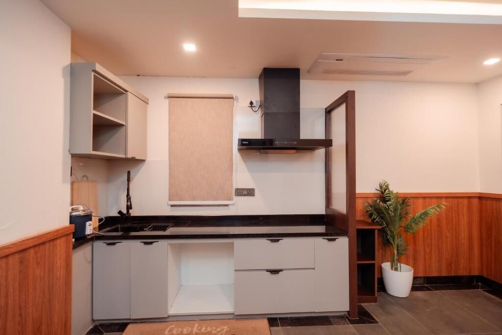 Deluxe Studio Suite, Balcony, City View | Private kitchen