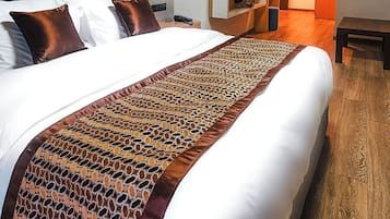 Deluxe Double Room, Balcony, City View | 1 bedroom, in-room safe, desk, laptop workspace