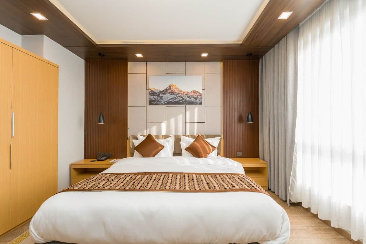 Standard Double Room | 1 bedroom, in-room safe, desk, laptop workspace