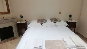 2 chambres, fer et planche à repasser, Wi-Fi gratuit, draps fournis