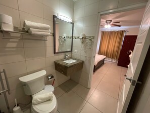 Shower - Eagle Bliss At Pearl Aruba 2bdr-2bth-pool-eaglebeach (Noord)