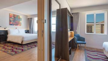 Familierom, 1 queensize-seng | Dundyner, minibar, safe på rommet og individuelt innredet