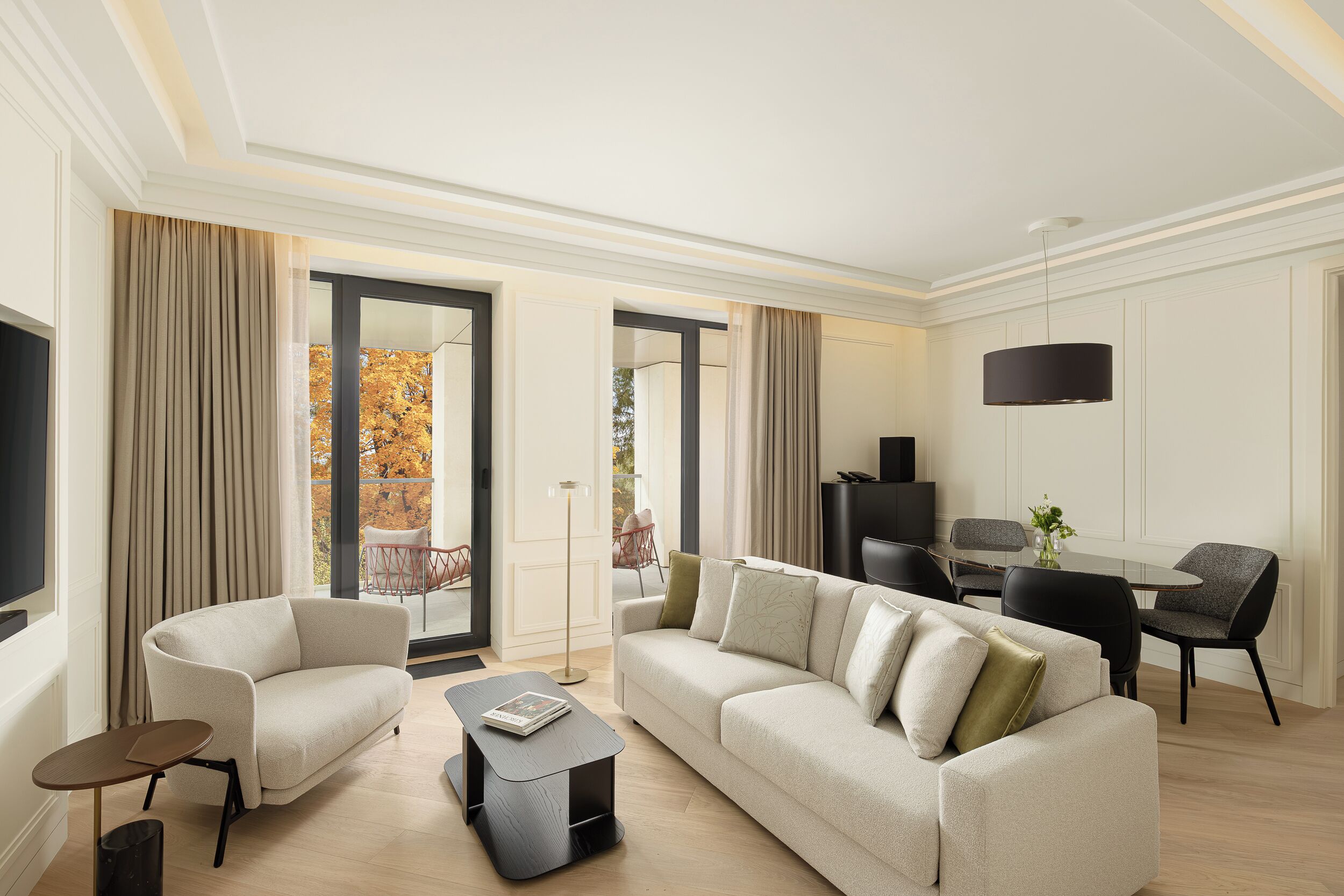 Suite, 1 King Bed (Diplomat Suite) | Living area