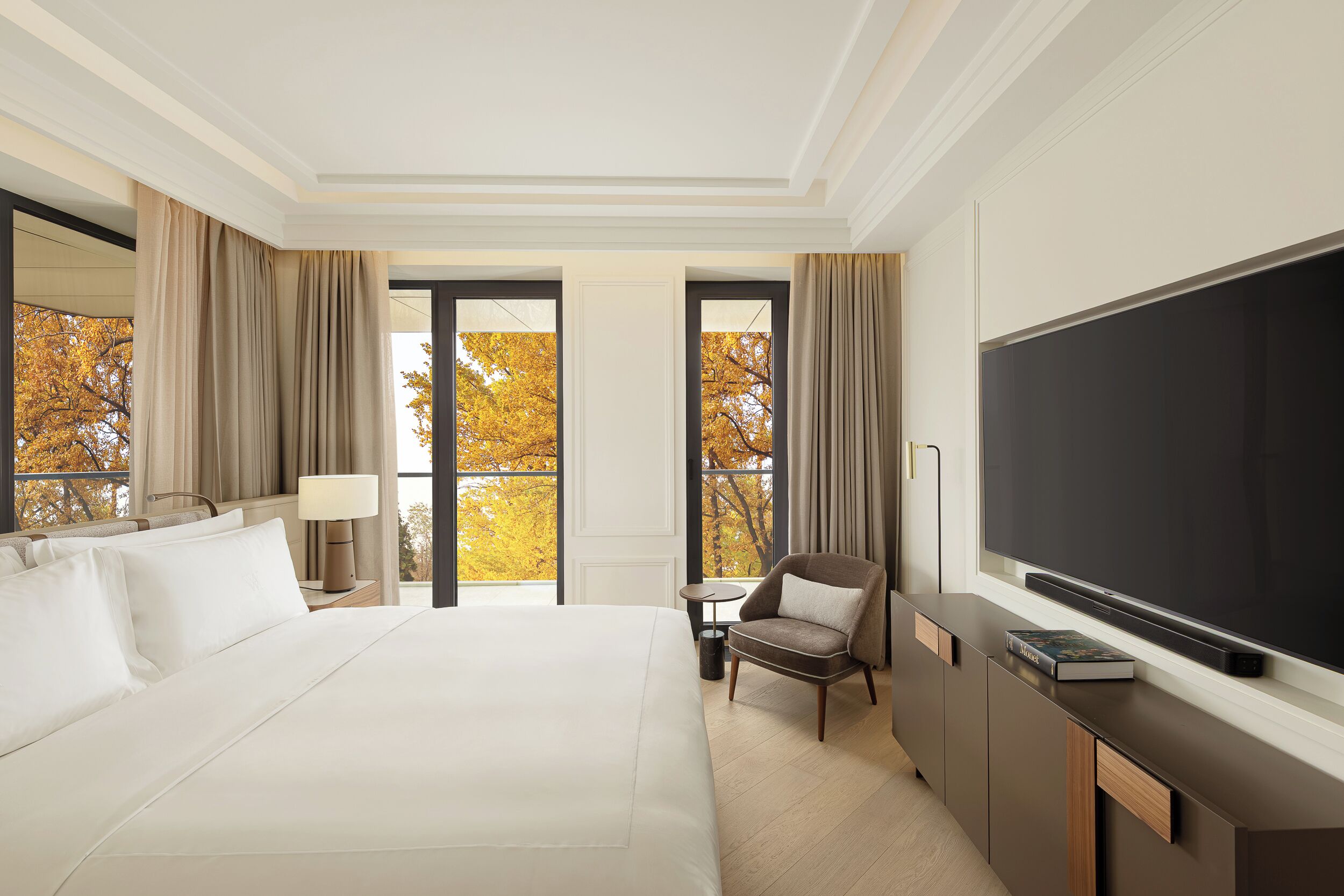 Suite, 1 King Bed (Diplomat Suite) | WiFi (free)
