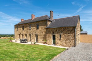 Exterior - La Villa au Grand Chêne - Charmante maison pour 10p (Ombrée d'Anjou)