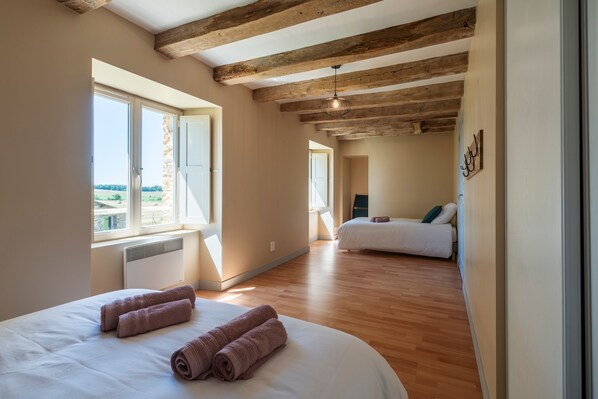 4 bedrooms, WiFi, bed sheets - La Villa au Grand Chêne - Charmante maison pour 10p (Ombrée d'Anjou)