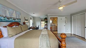 4 bedrooms, desk, iron/ironing board, free WiFi