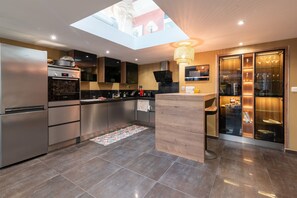 Frigorifero, microonde, forno, lavastoviglie