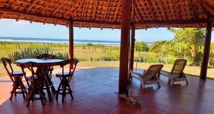 Oceanfront cottage in Mechapa with AC - Surfer's Paradise or Beach Bum's Heaven!