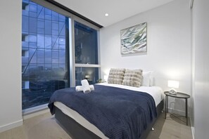 4 bedrooms, iron/ironing board, free WiFi, bed sheets