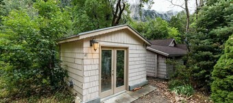 Adorable Studio Cabin on Big Cottonwood River