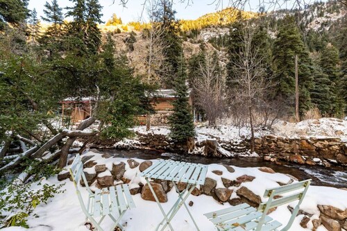 Adorable Studio Cabin on Big Cottonwood River
