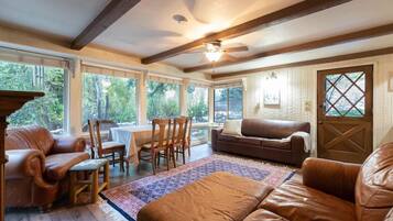 智能电视、电子游戏、书