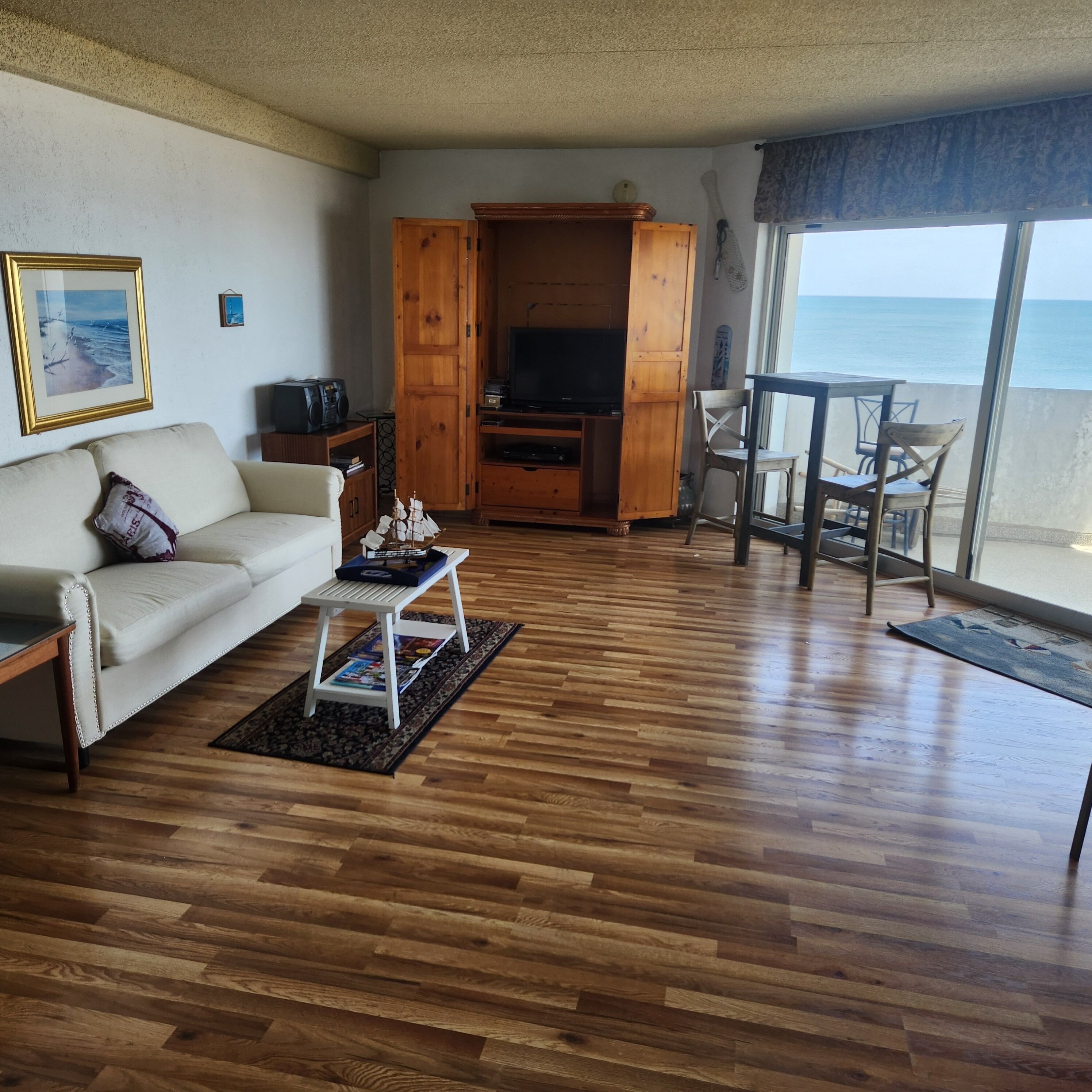 TV, DVD player, books, stereo