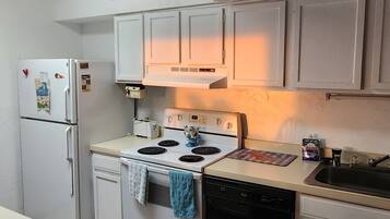 Micro-ondes, four, plaque de cuisson, lave-vaisselle