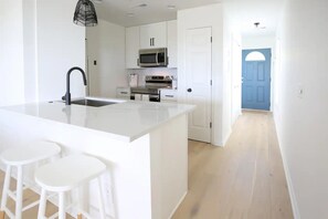 電子レンジ、オーブン、コンロ、食器洗い機