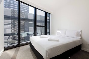 2 bedrooms, desk, iron/ironing board, WiFi
