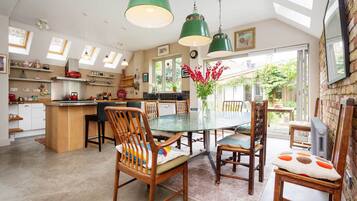 Rumah | 6 kamar tidur dan internet