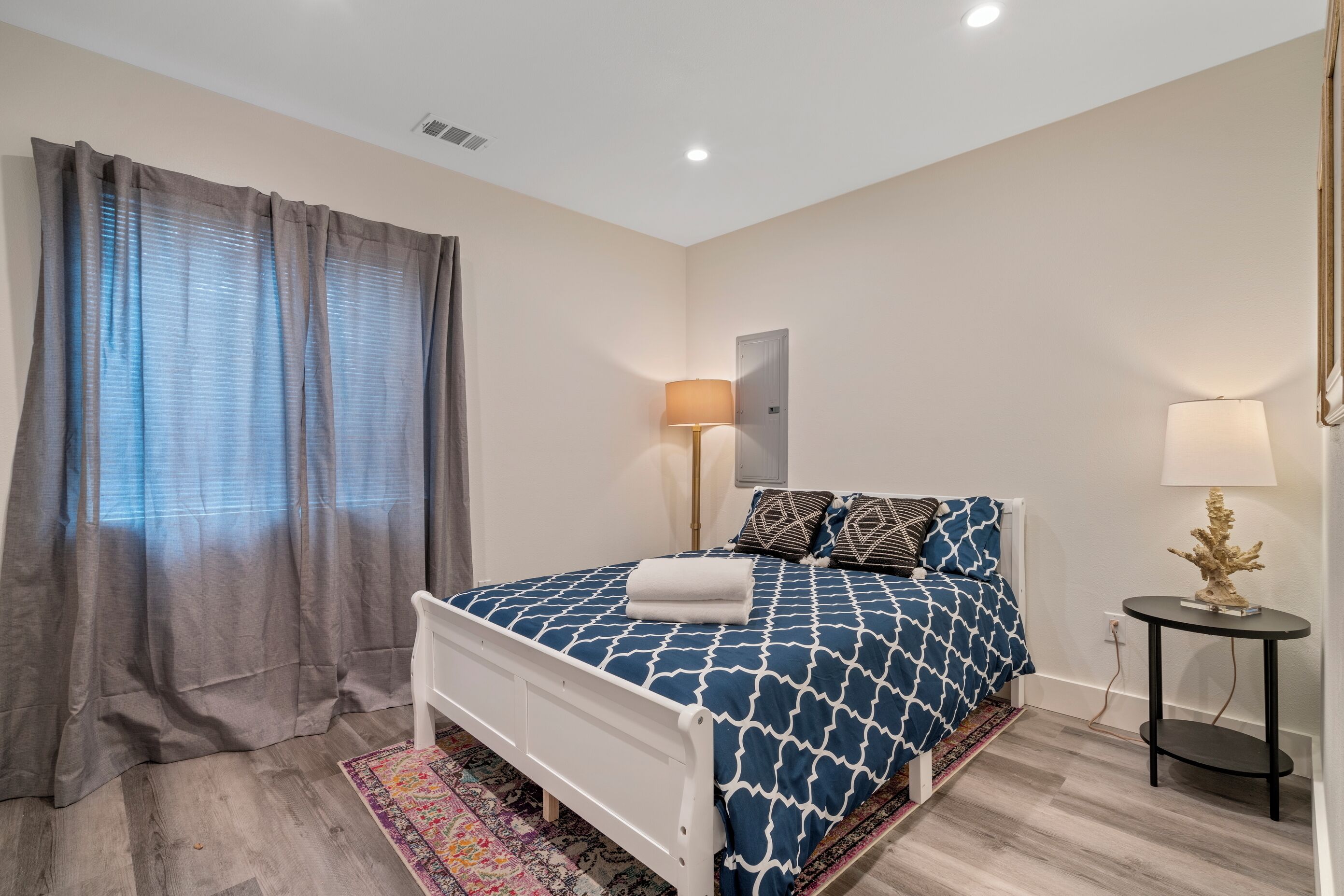 4 makuuhuonetta, silitysrauta/-lauta, vauvan matkasänky, Wi-Fi