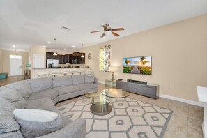 Smart TV, videojuegos, reproductor de DVD y tenis de mesa