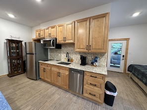 Fridge, microwave, oven, stovetop - Beautiful 4 bedroom in Red River Gorge with wi-fi and hot tub (Stanton)