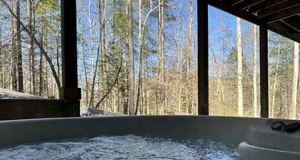 Beautiful 4 bedroom in Red River Gorge with wi-fi and hot tub