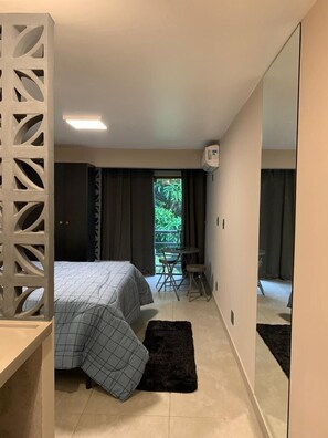 1 chambre, fer et planche à repasser, draps fournis