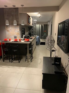 1 chambre, fer et planche à repasser, draps fournis