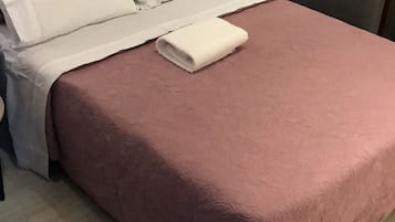 1 bedroom, iron/ironing board, internet, bed sheets