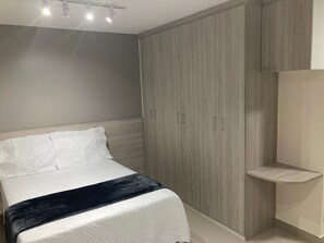 Ferros/tábuas de passar roupa, Wi-Fi, roupa de cama