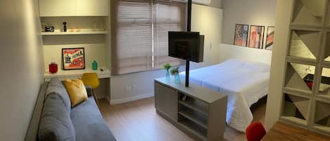 Iron/ironing board, WiFi, bed sheets