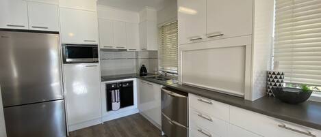 Fridge, microwave, oven, coffee/tea maker