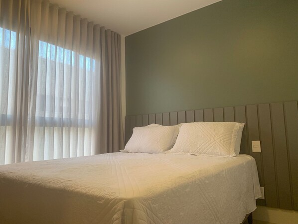 1 dormitorio, tabla de planchar con plancha, Internet y ropa de cama