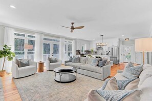 House (5 Bedrooms) | Interior