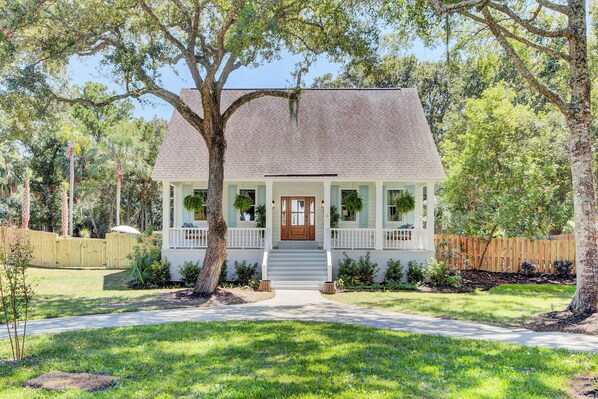 House (5 Bedrooms) | Interior - Southern Oasis by Avantstay 0.5mi Walk to the Beach, Pool, Patio, Large Yard (Isle of Palms)