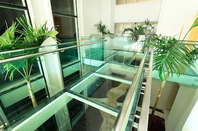 Northwest Atrium Platine SQNW 311 by CentoEdez