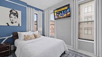 1 slaapkamer, een bureau, een strijkplank/strijkijzer, wifi