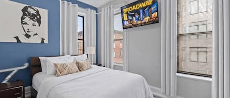 1 bedroom, desk, iron/ironing board, WiFi