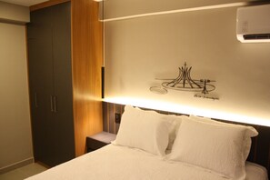 Iron/ironing board, Internet, bed sheets