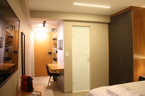 Iron/ironing board, Internet, bed sheets