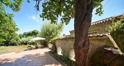 The walnut house offers the calm and comfort of a country house