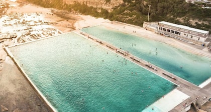 Beach & Brew-Modern 1-Bedroom in Trendy Merewether