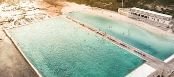 Beach & Brew-Modern 1-Bedroom in Trendy Merewether