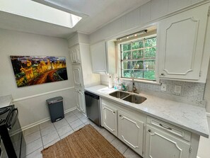 Private kitchen - Chillin on the Rez #3  Near Boat Launch & BBQ (Brandon)