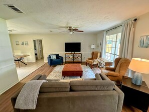 Living area - Chillin on the Rez #3  Near Boat Launch & BBQ (Brandon)