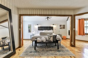 2 habitaciones, escritorio, tabla de planchar con plancha y wifi gratis
