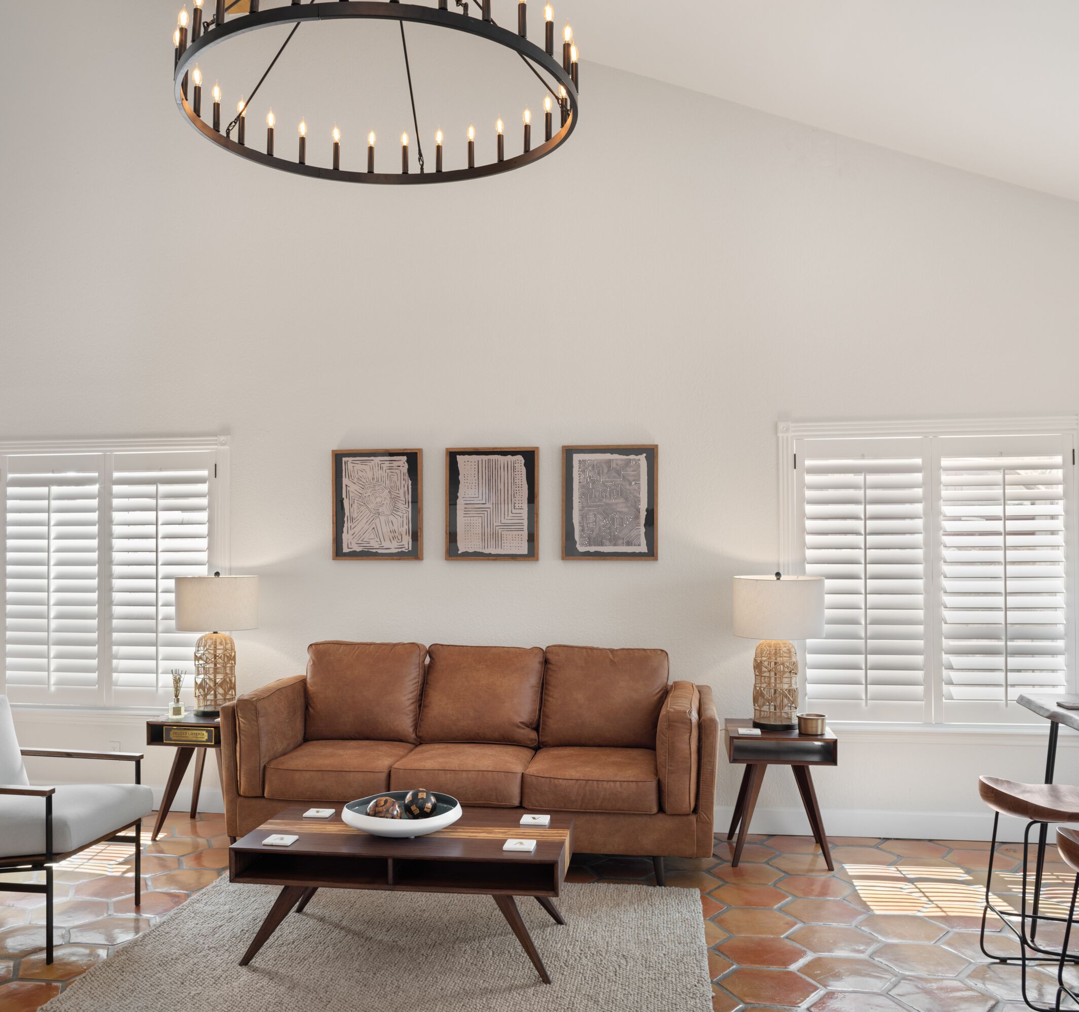 Smart TV, libros, biblioteca de música