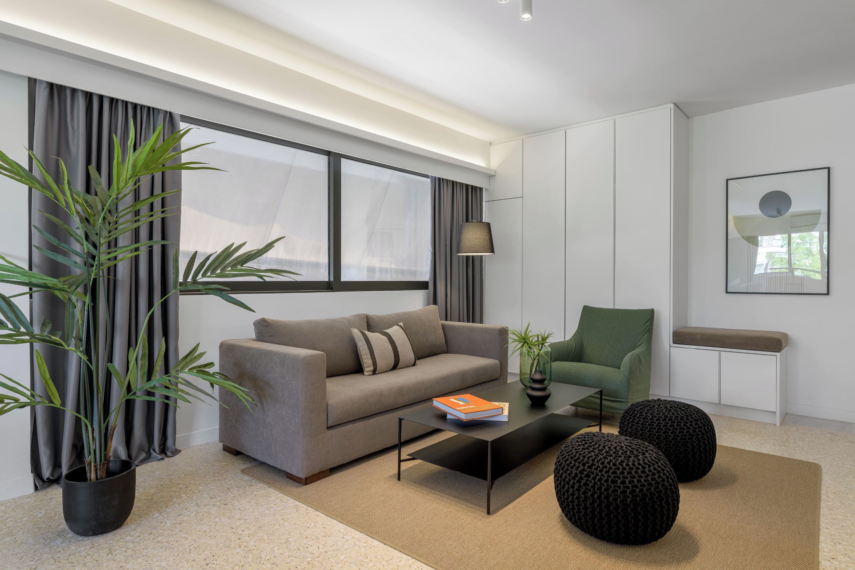 40-inch flat-screen TV with digital channels