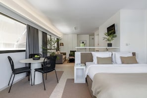 Momo Suites, Acropolis by Aura Homes D | 1 Schlafzimmer, Bettwäsche aus ägyptischer Baumwolle